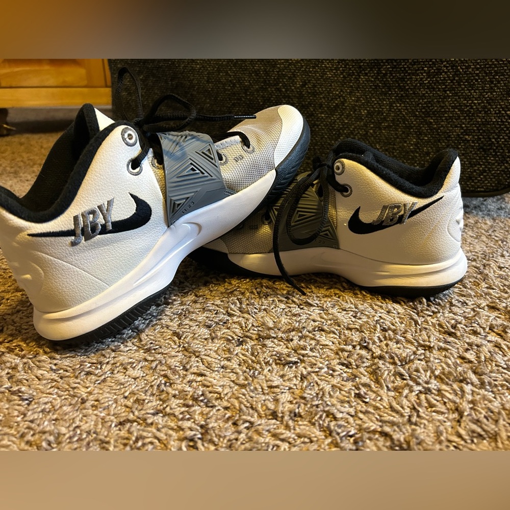 Nike Kyrie Flytrap JBY Basketball Shoes Size 7.5 men